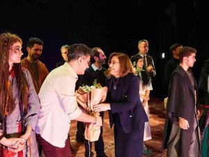 Gaziantep Şehir Tiyatrosu "Beşinci Mevsim Efsanesi Oyunuyla Perde Açtı