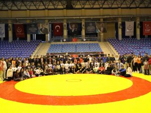 Genç Güreşçiler Aydın’ı Temsil Etmek İçin Mindere Çıktı