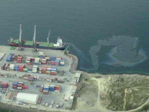 İ̇zmit Körfezi’ni Kirleten Gemi Deniz Uçağının Radarına Takıldı: 14 Milyon Ceza