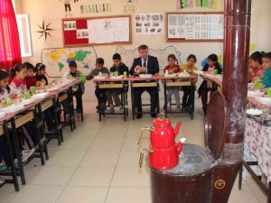 Öğrencilerin Sosyal Medyadan Yaptığı ‘Kahvaltı’ Davetini Geri Çevirmedi