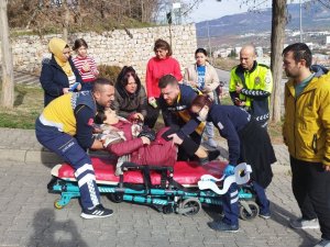 Yokuşta Geri Kayan Minibüsten Atlayan Kadın Yaralandı