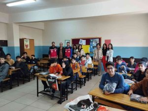 Adyü’deki Öğrencilerden Kahta’daki Öğrencilere Giyim Yardımı