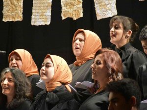 Eğitimlerini Tamamlayan Türk Sanat Müziği Korosu Kursiyerleri Kulakarın Pasını Sildi