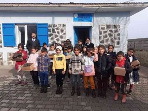 Kayapınar Belediyesi 2 Bin Çocuğa Bot Hediye Etti