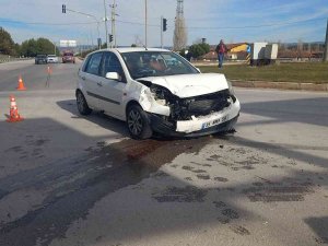 Gediz’de Trafik Kazası, 2 Yaralı