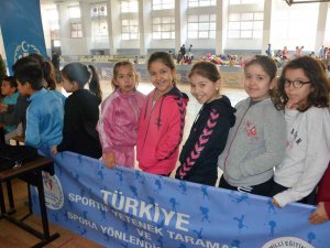 Yetenek Taraması İçin Spor Malzemeleri Dağıtılacak