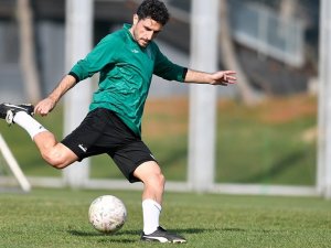 Bursaspor’da Özer Hurmacı Sakatlandı