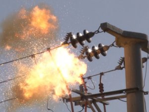 Edirne’de Elektrik Direğindeki Patlama Anı Kameraya Yansıdı