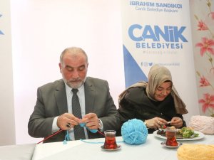 Başkan Sandıkçı Öğrenciler İçin Atkı Ve Bere Ördü