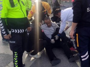 Fatih’te Motosikletin Çarptığı Turist Yaralandı