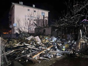 Kalorifer Kazanı Patladı, Alevler Geceyi Aydınlattı