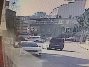 16 Yaşındaki Çocuk İzinsiz Aldığı Arabayla Kaza Yaptı: 3 Yaralı