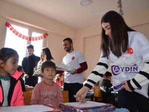 Karadeniz Ereğli Yurt Müdürlüğünden Köy Çocuklarına Karne Hediyesi