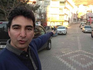 Yanan Minibüsü Yangın Tüpü Ve Hortumla Su Tutup Söndürdü
