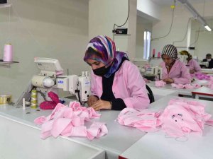 Ahlat’taki Tekstil Atölyeleri Kadın İstihdamına Büyük Katkı Sağlıyor