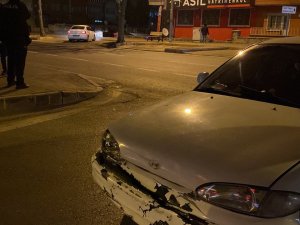 Otomobil İle Moped Çarpıştı:1 Yaralı