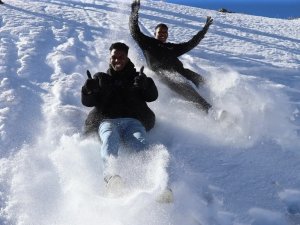 Karla İlk Kez Tanıştılar, Mutlulukları Yüzlerine Böyle Yansıdı