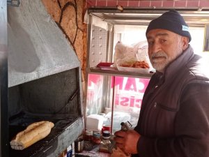 34 Yıldır Köfte Ekmek Satıyor