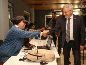 Başkan Erdem’den Ders Çalışan Öğrencilere Sürpriz