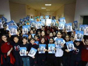 Denizlili Çocuklara Karne Hediyesi