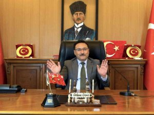 Vali Çiçek: "Tatilinizi En İyi Şekilde Geçirmenizi Diliyorum"