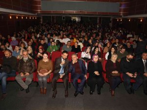 Büyükkılıç; Tiyatro Oyunu İ̇zledi, Sanatseverleri Davet Etti