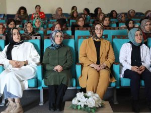 Van’da Kadınlara İnternet Ve Teknoloji Bağımlılığı Semineri Verildi