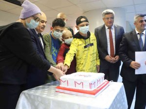 Tedavi Gören Öğrencilere Karneleri Hastanede Verildi