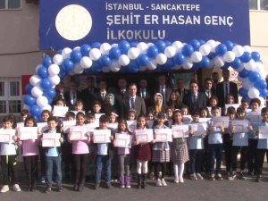 Sancaktepe Belediye Başkanı Döğücü Ara Tatile Giren Öğrencilere Karne Dağıttı