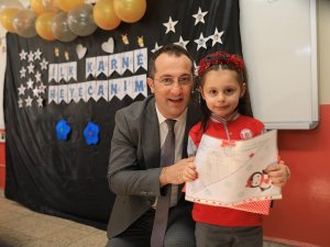 Başkan Ekim Miniklerin Karne Sevincine Ortak Oldu