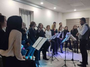 Erzurum’da ’Şarkılar Bizi Söyler Biz De Şarkı Söyleriz’ Konseri Beğeniyle İzlendi