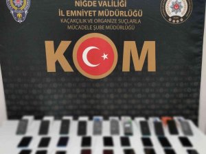 Polis, 28 Adet Kaçak Cep Telefonu Ele Geçirdi