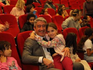 Marmaris Belediyesi’nden Öğrencilere Karne Hediyesi