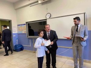 İ̇stanbul’da Öğrencilerin Karne Heyecanı