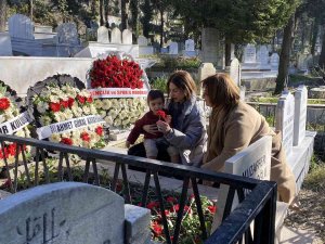 Trafik Kazasında Hayatını Kaybeden Futbolcu Mezarı Başında Anıldı