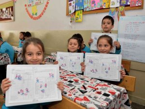 Erzurum’da Karne Sevinci, 167 Bin Öğrenci Karne Aldı