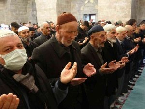 Camilerde Kar Ve Yağmur Duası