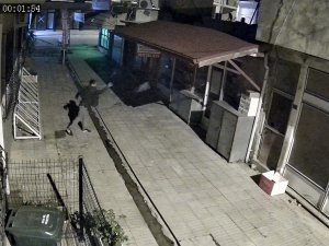 İ̇ş Yerinin Camını Taşla Kırdı, İçerdeki Bağış Kutusunu Çaldı