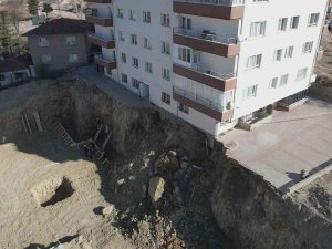 Başkent’te Girişi Çöken Bina Havadan Görüntülendi