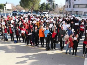 Başkan Doğan Miniklerin Karne Heyecanına Eşlik Etti