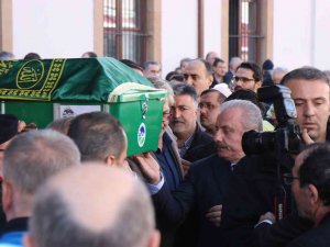 93 Yaşında Hayatını Kaybeden Eski Milletvekili Son Yolculuğuna Uğurlandı
