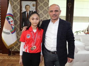 Başkan Söğüt Şampiyonları Ağırladı