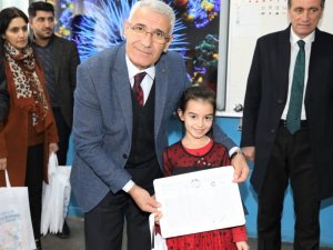 Başkan Güder, Öğrencilerin Karne Heyecanına Ortak Oldu