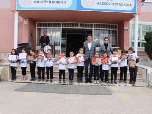 Başkan Özcan Karne Heyecanına Ortak Oldu
