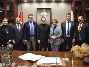 Tepebaşı’na Hayran Oldular, Başkan Ataç’ı Üyeliğe Davet Ettiler