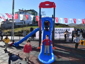 Başkan Genç, Öğrencilere Karne Hediyesi Olarak Akyazı Çocuk Parkı’nı Hizmete Açtı