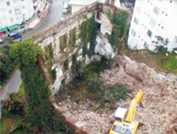 Tarihi Konak yıkıldı