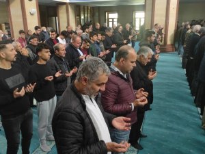 Adana’da Eller Semaya Açıldı, Yağmur İçin Dua Edildi