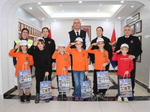 İ̇lkokul Öğrencileri Askerlerle Bir Araya Geldi