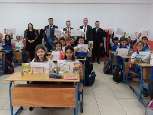 Burhaniye’de Öğrencilerin Karne Sevinci